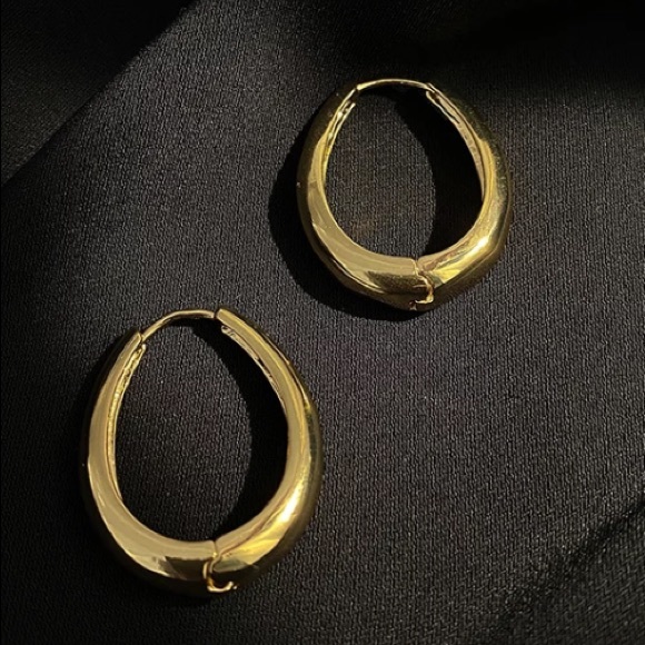 Oval hoop earrings - Picture 2 of 5